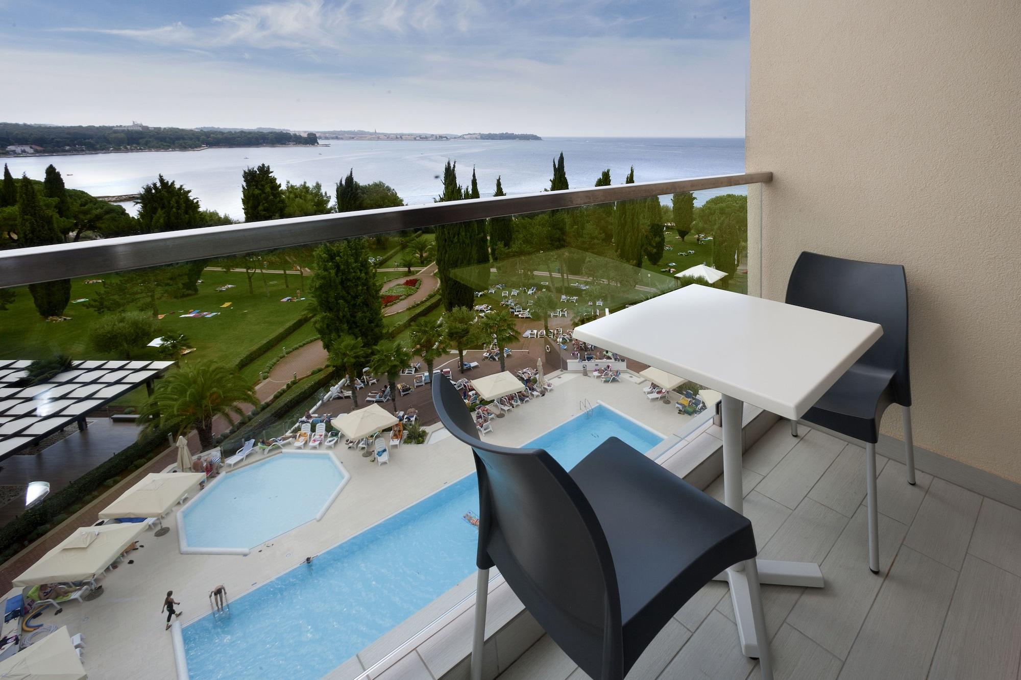 Hotel Materada Plava Laguna Пореч Екстериор снимка
