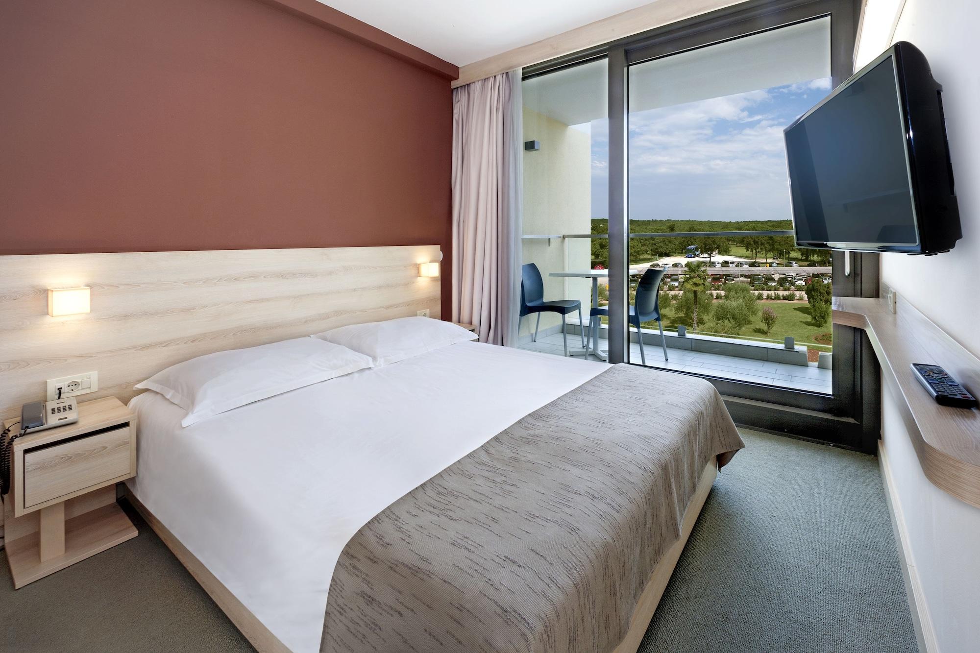 Hotel Materada Plava Laguna Пореч Екстериор снимка
