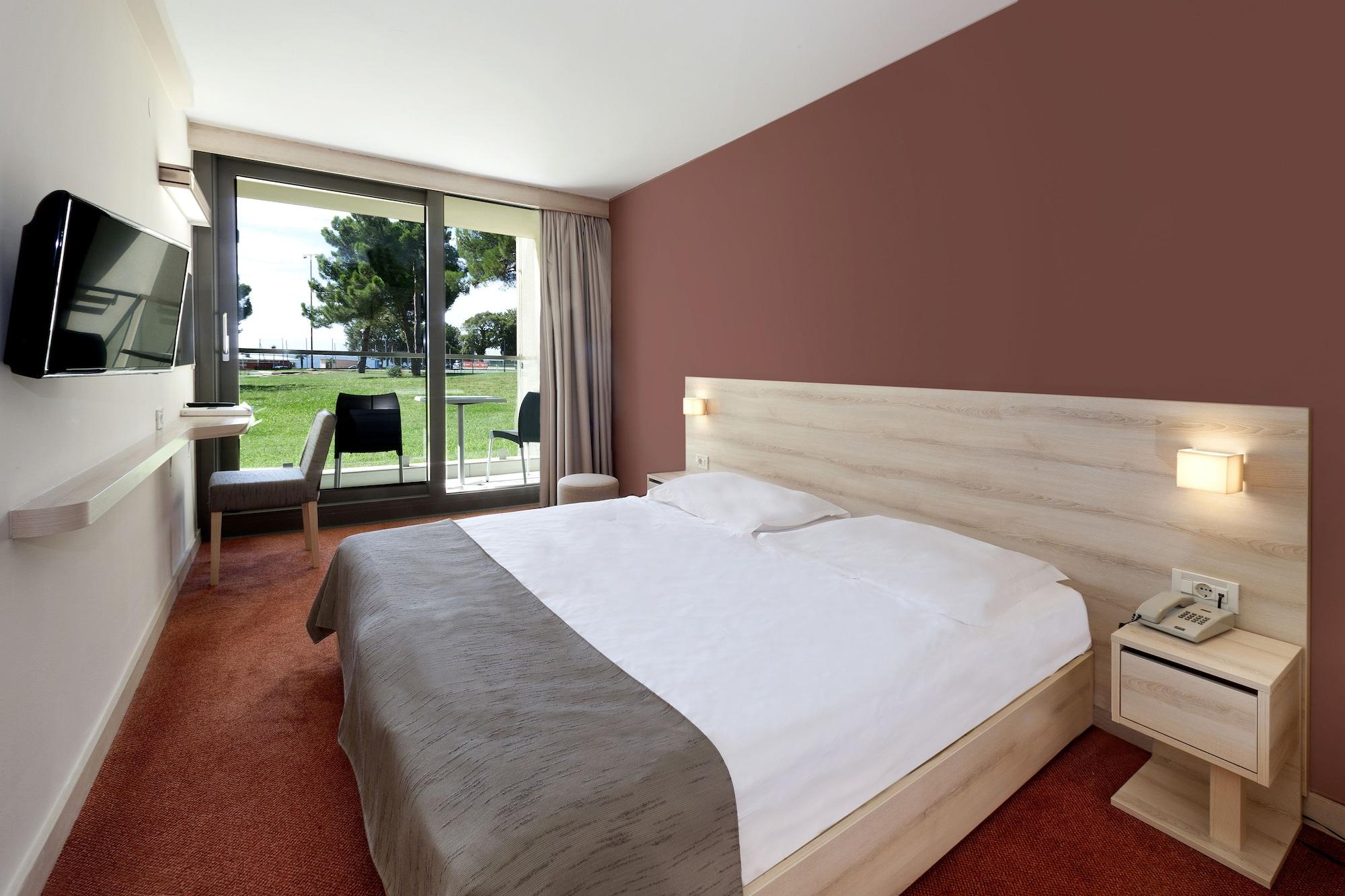 Hotel Materada Plava Laguna Пореч Екстериор снимка