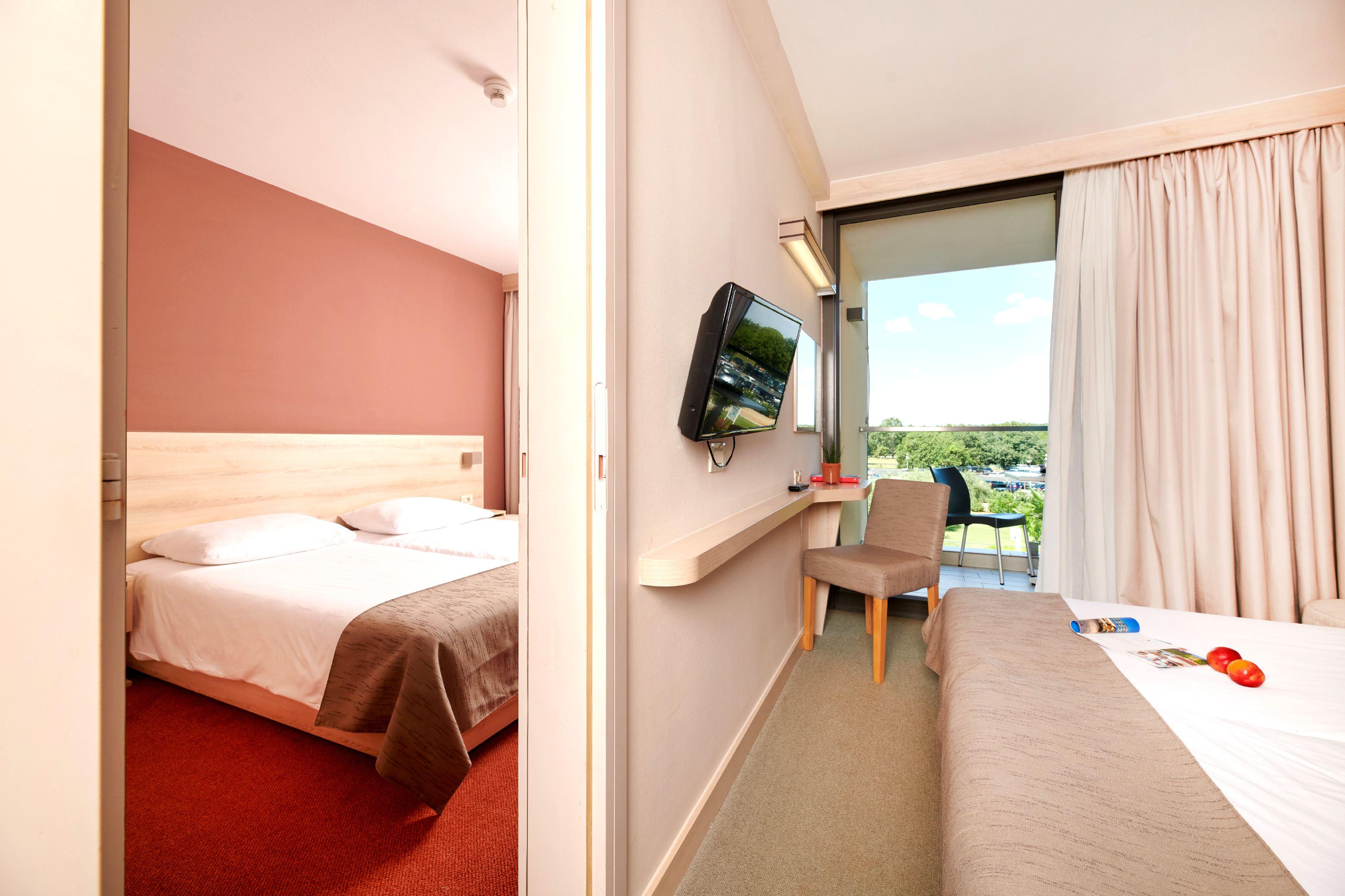 Hotel Materada Plava Laguna Пореч Екстериор снимка