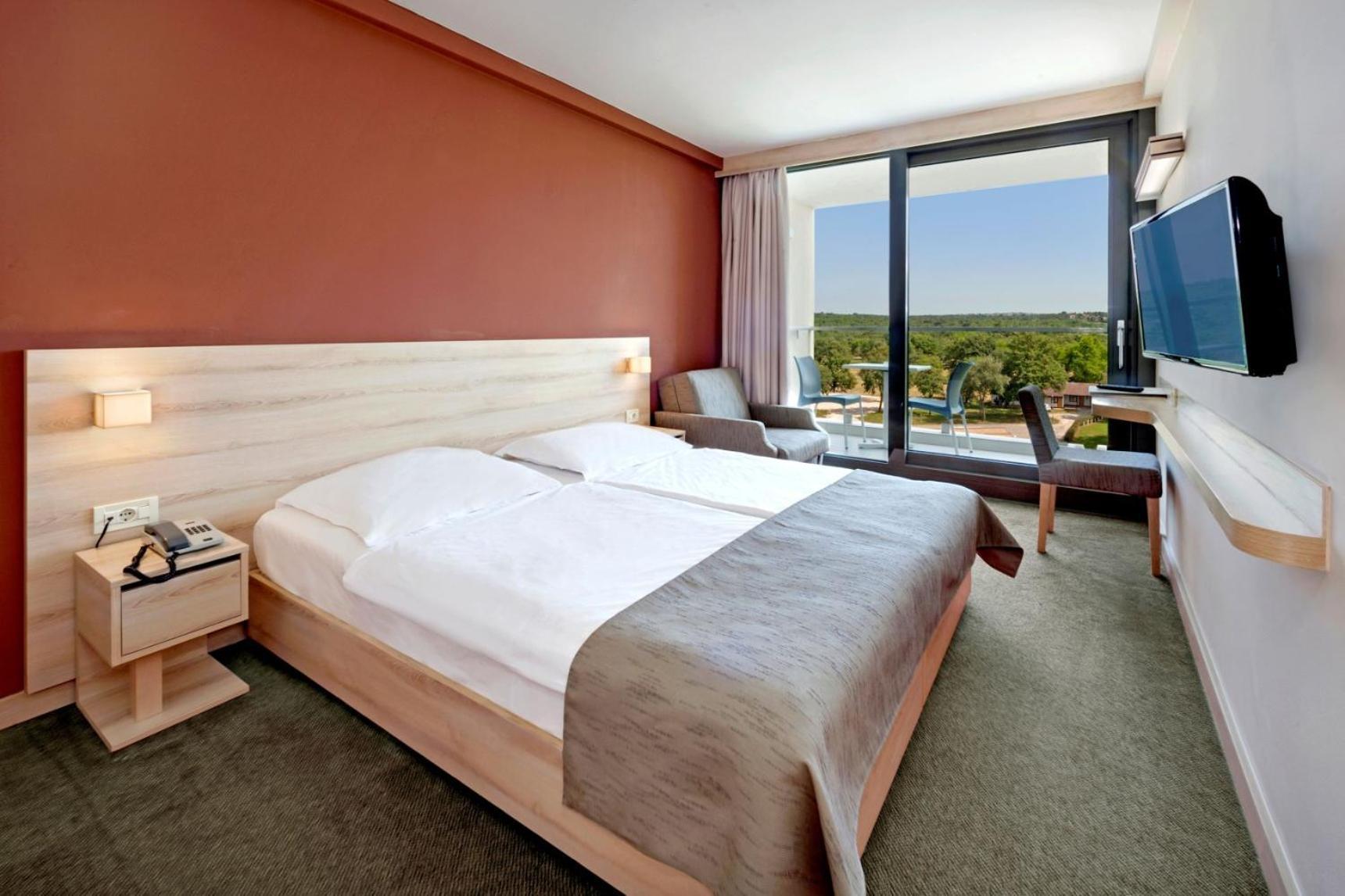Hotel Materada Plava Laguna Пореч Екстериор снимка