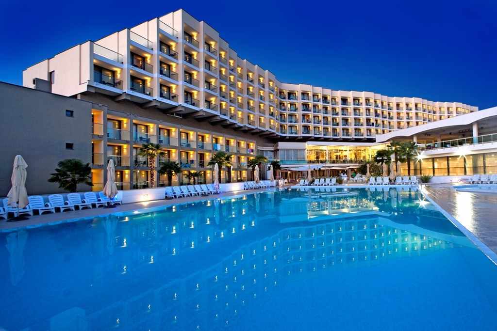Hotel Materada Plava Laguna Пореч Екстериор снимка