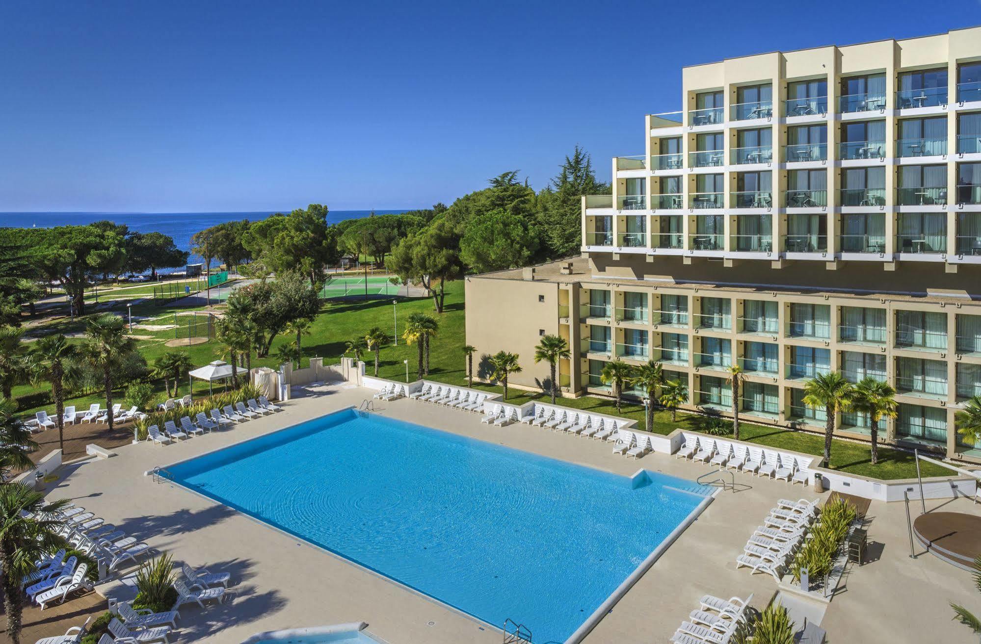 Hotel Materada Plava Laguna Пореч Екстериор снимка